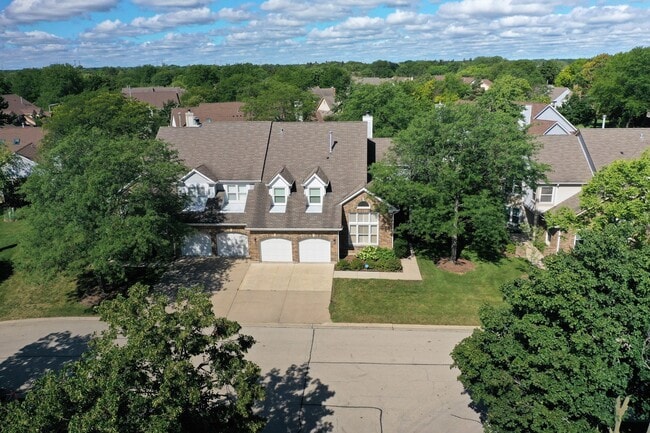 Building Photo - 105 Willow Pkwy