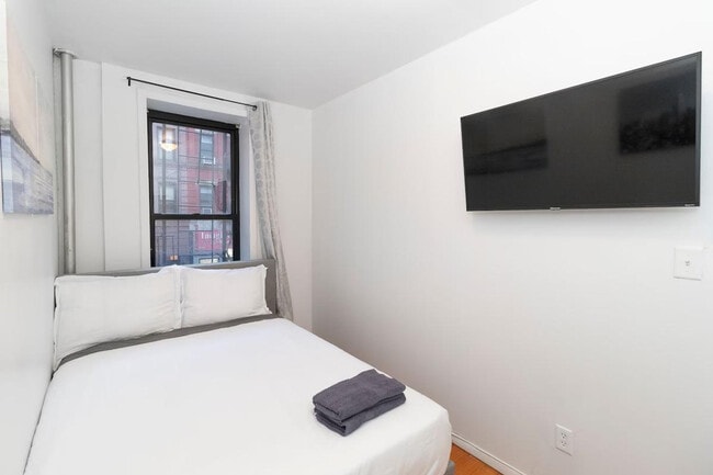 Building Photo - 304e E 95th St