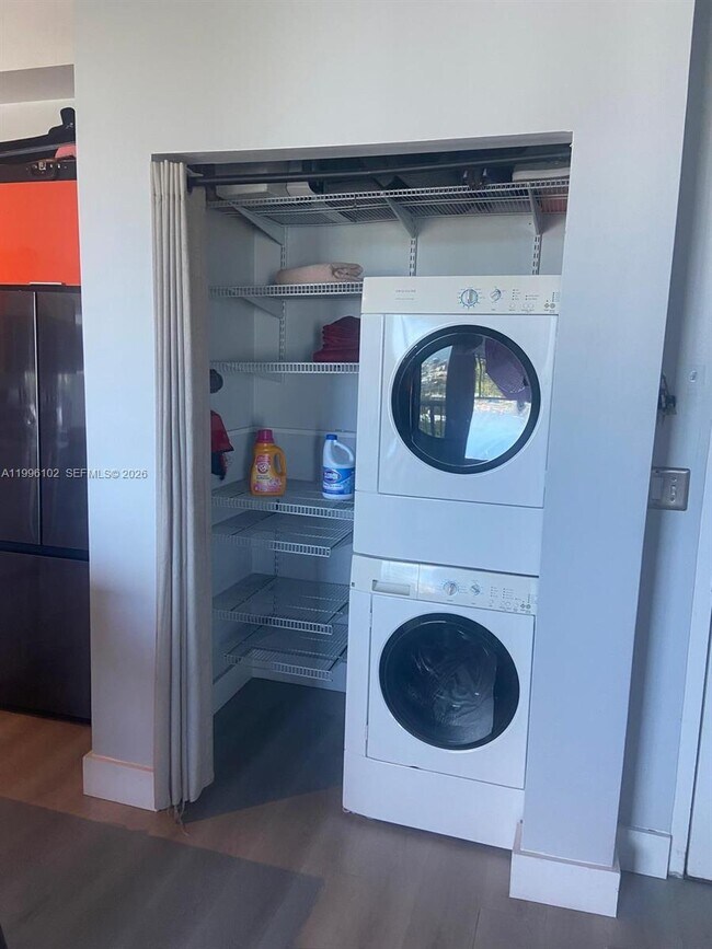 Building Photo - 10 SW South River Dr