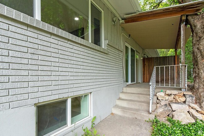 Building Photo - 208 Ogden Canyon Rd