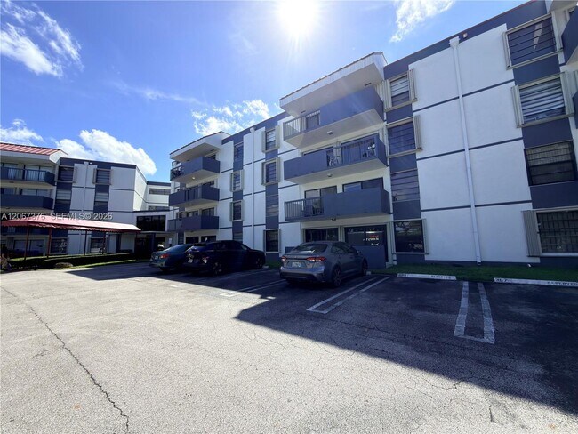 Building Photo - 5900 SW 127th Ave