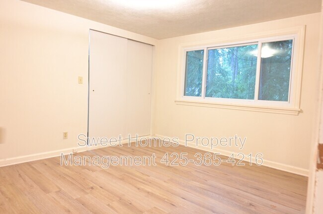 Building Photo - 1338 N 152nd St