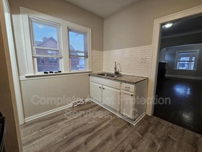 Building Photo - 6404 Harrison Ave