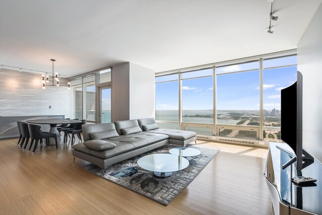 Building Photo - True Luxury Living_2b2b Condo at 340 On The Park