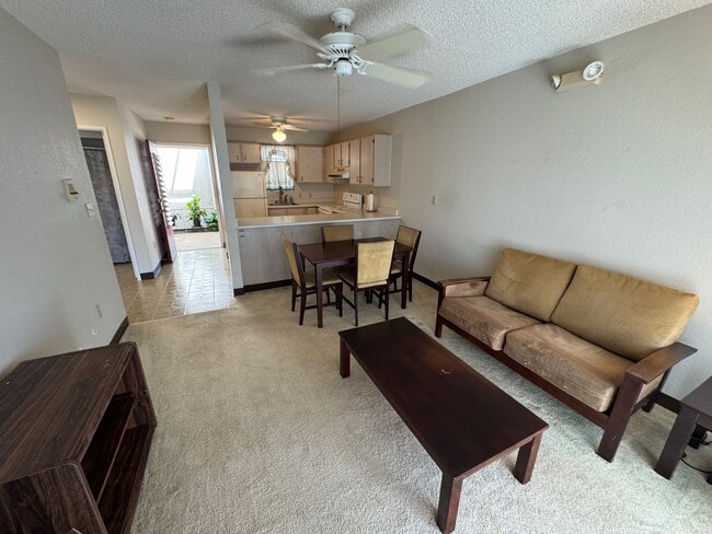 Building Photo - 95-1050-1050 Maka?ika?i St