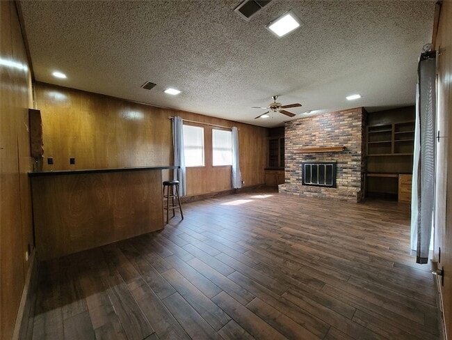 Building Photo - 738 Hawthorne Ln