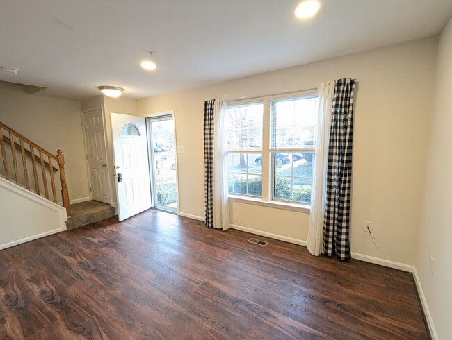 Building Photo - Well maintained townhouse in Robin Meadows Community with updated features available mid January!