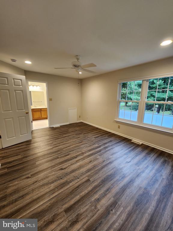 Building Photo - 12 Pondview Ct