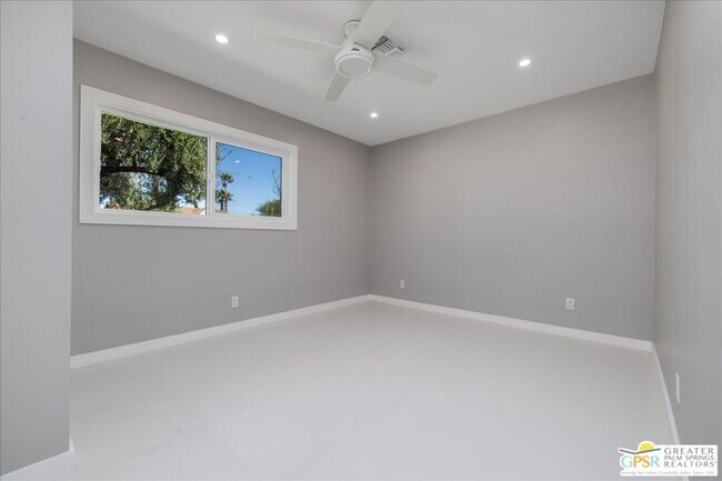 Building Photo - 505 E Molino Rd