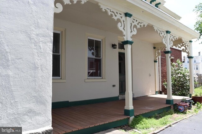 Building Photo - 421 Lyceum Ave