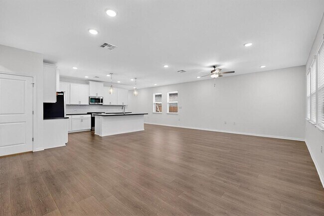 Building Photo - 1204 Purple Martin Dr