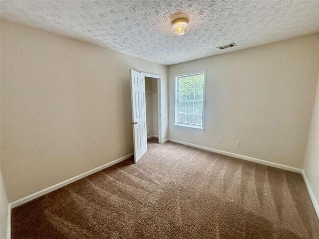 Building Photo - 540 Manor Glen Dr