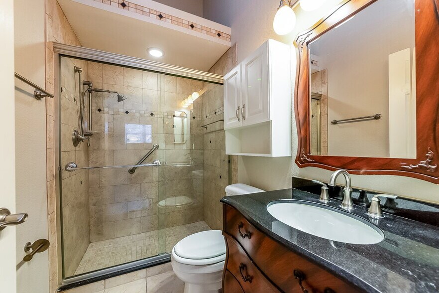 Building Photo - 825 Waterside Ln