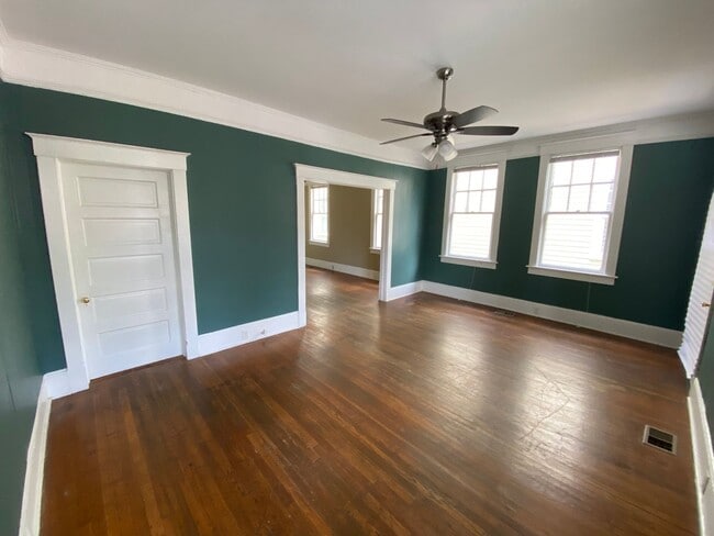 Building Photo - 5 E 33rd St