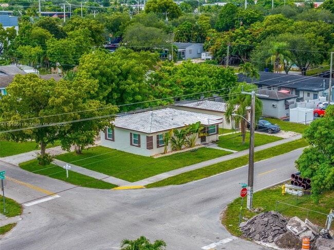 Building Photo - 6044 Funston St