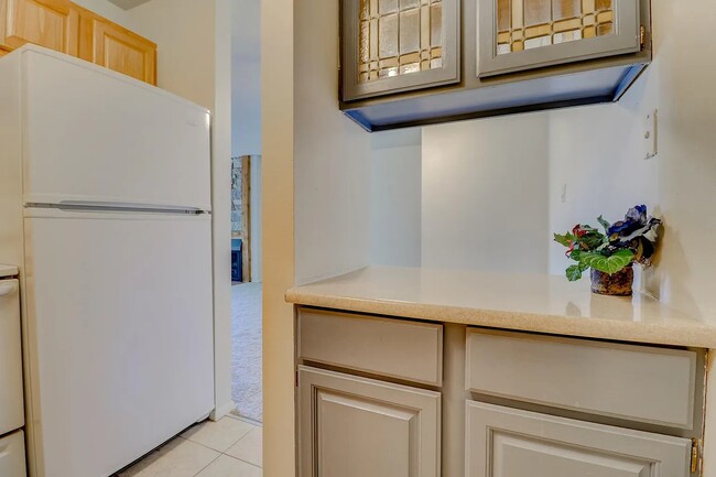 Building Photo - Fully Furnished ! Apartment in the Heart o...