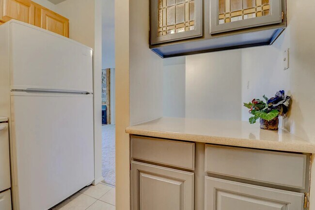 Building Photo - Fully Furnished ! Apartment in the Heart of Buffalo Grove! Walking distance to everywhere ! All u...