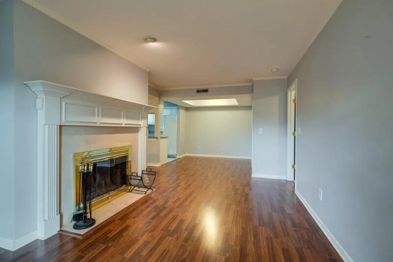 Building Photo - 262 Hillsboro Pl