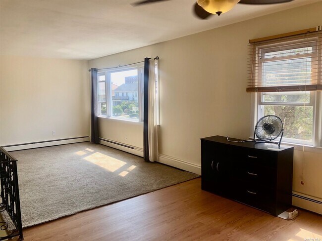 Building Photo - 637 W Penn St