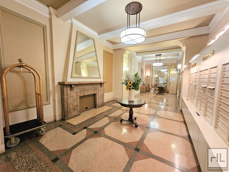 Building Photo - Spacious 1-Bedroom with 2 Full Bathrooms |...