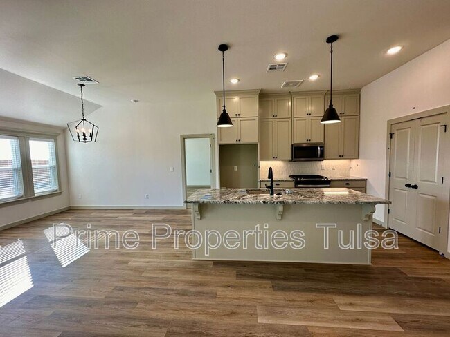 Building Photo - 13507 S 95th E Ave