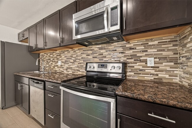 Building Photo - 5929 Queensloch Dr