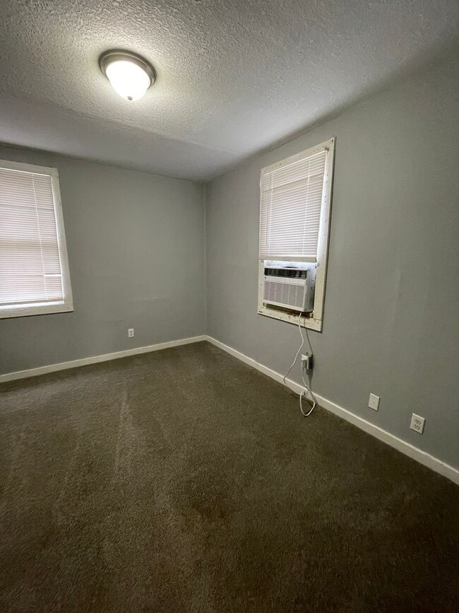 Building Photo - 215 E Copley Ave