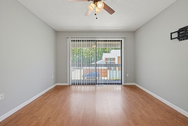 Building Photo - 167 Greenbrook Dr
