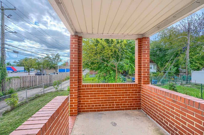 Building Photo - 4131 Mary Ave