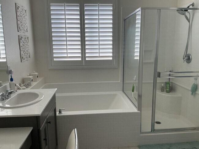 Building Photo - Riverside Home