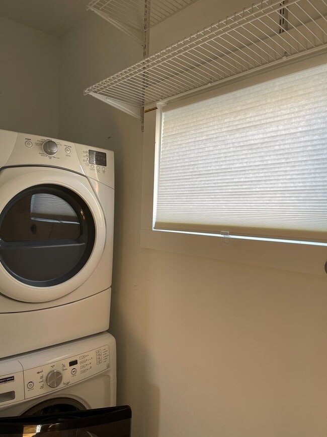 Building Photo - West Asheville, Green Built,  4 Bedroom, 4 Bathrooms. Two separate  living areas.