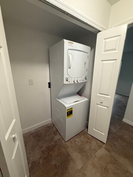 Building Photo - 739 Jack Ave S