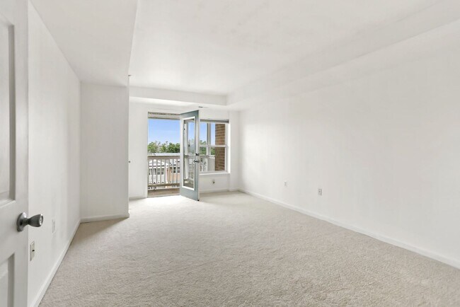Building Photo - Charming 2 BR/2 BA Condo in Barry Farms!