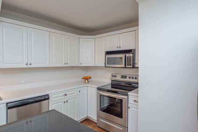 Building Photo - 114 Newman St