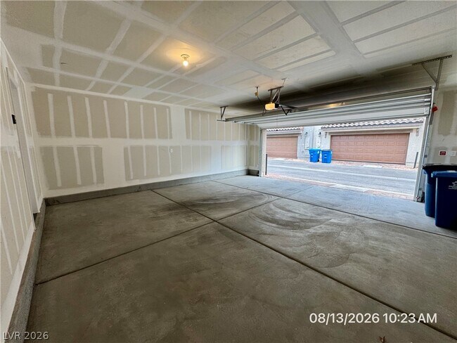 Building Photo - 630 Bellus Pl