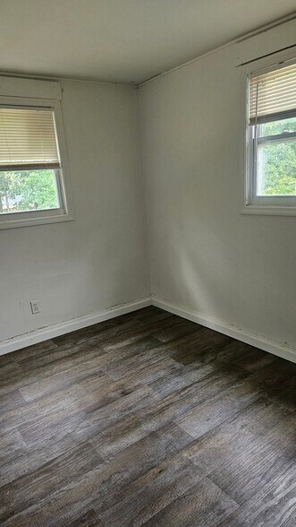 Building Photo - 1373 Ridge Rd