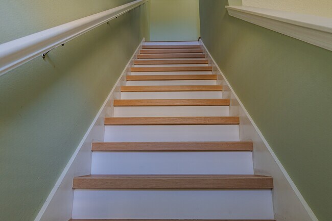 Building Photo - 304 Coral Beach Cir