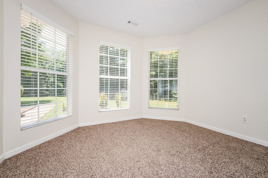 Building Photo - 155 Akers Lake Dr