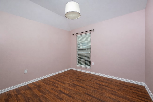 Building Photo - 1281 Golf Club Dr