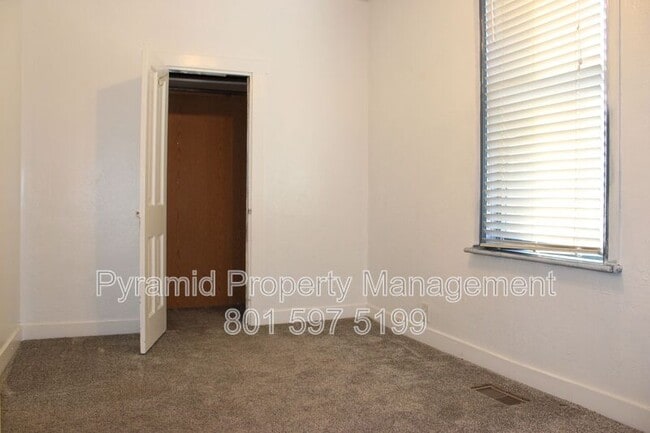 Building Photo - 489 E Center St