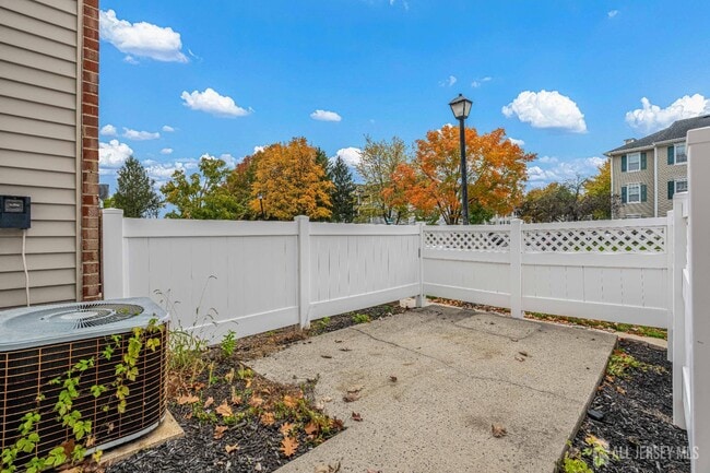 Building Photo - 115 Albury Way