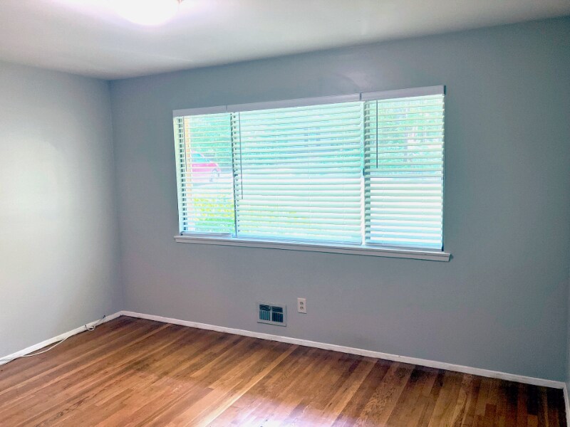 Building Photo - 1638 Delia Dr