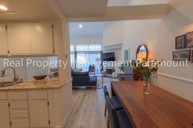 Building Photo - Spectacular 2 Bedroom, 2 Bath Condo with L...