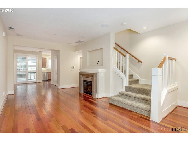 Building Photo - 658 SW Rustica Terrace