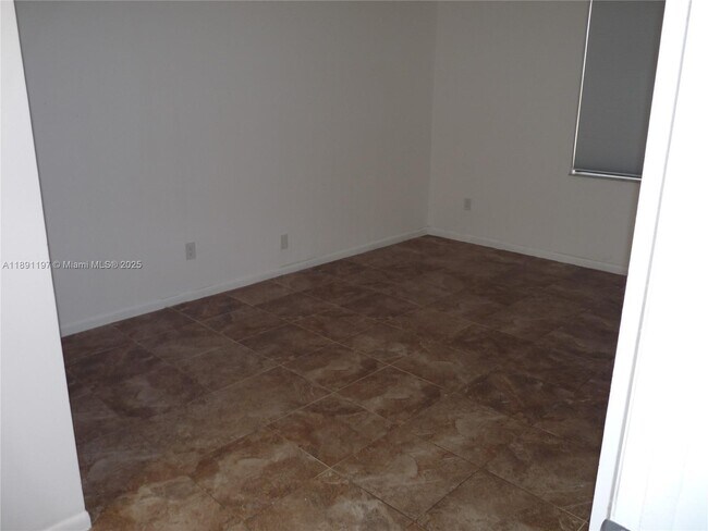 Building Photo - 14601 N Kendall Dr