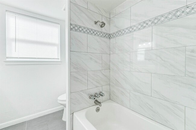 Building Photo - 15531 Edenvale St