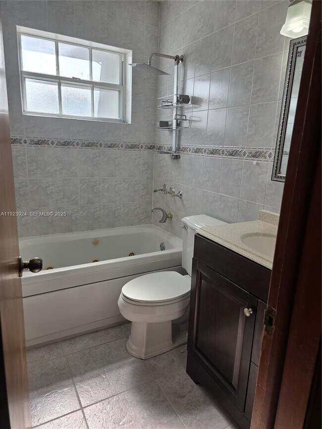 Building Photo - 1560 W 53rd Terrace