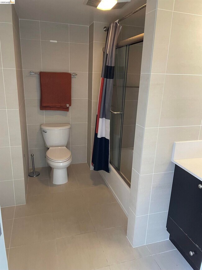 Building Photo - 311 Oak St