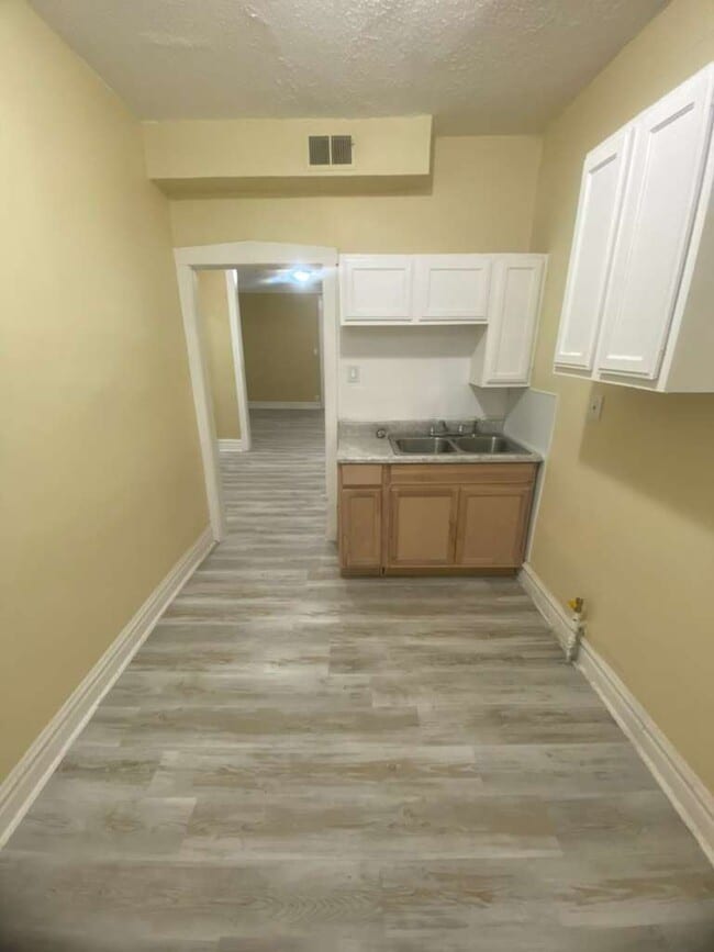 Building Photo - 5952 W Roosevelt Rd