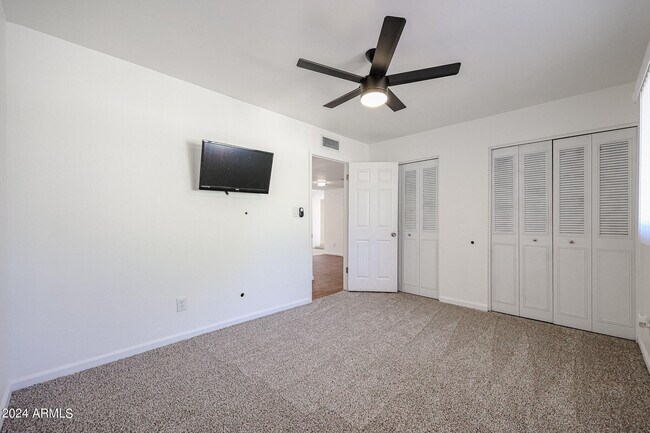 Building Photo - 3332 W Crocus Dr